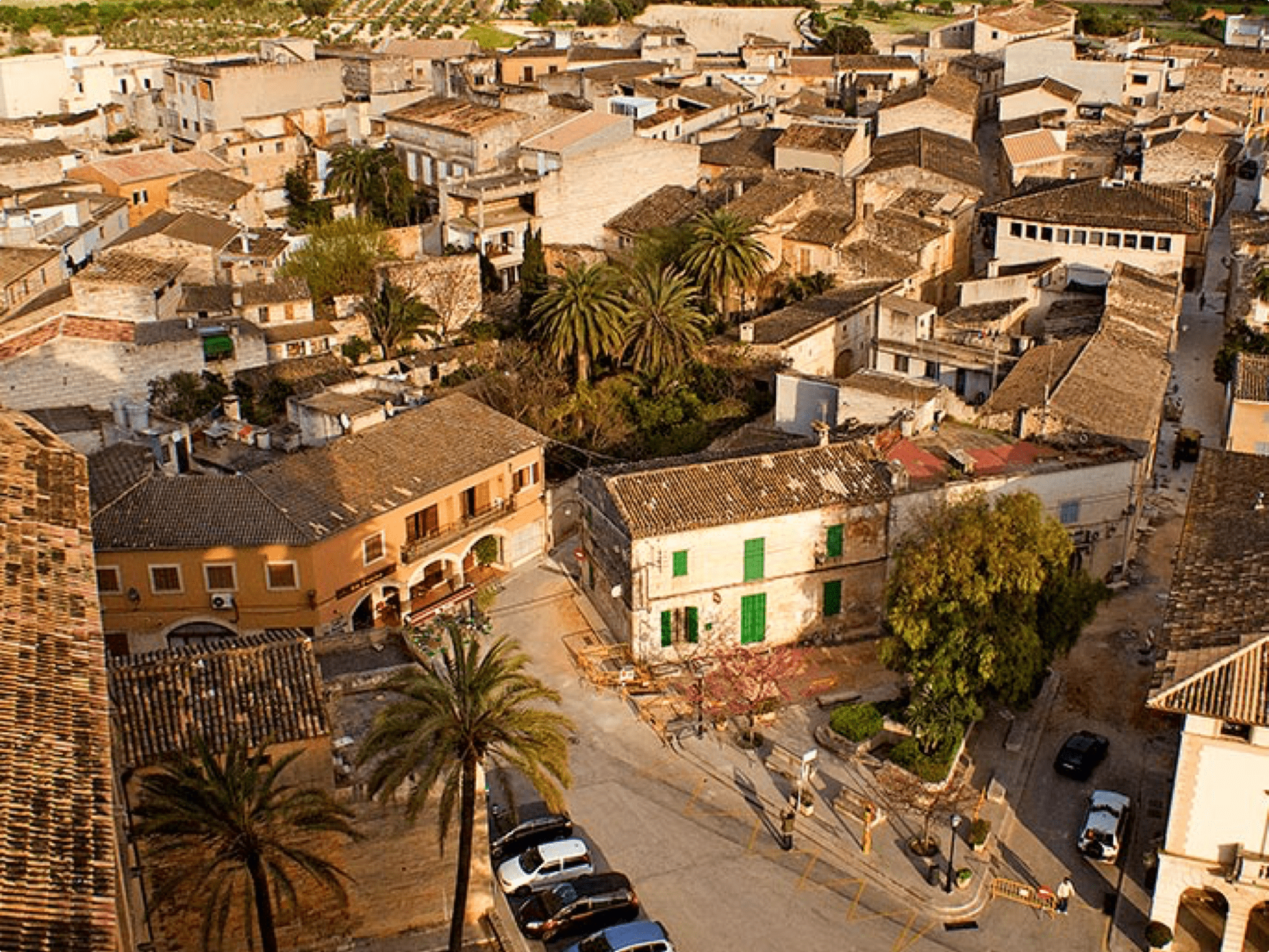 El nucli històric: un viatge al passat senyorial de Mallorca entre molins de vent i carrers empedrats