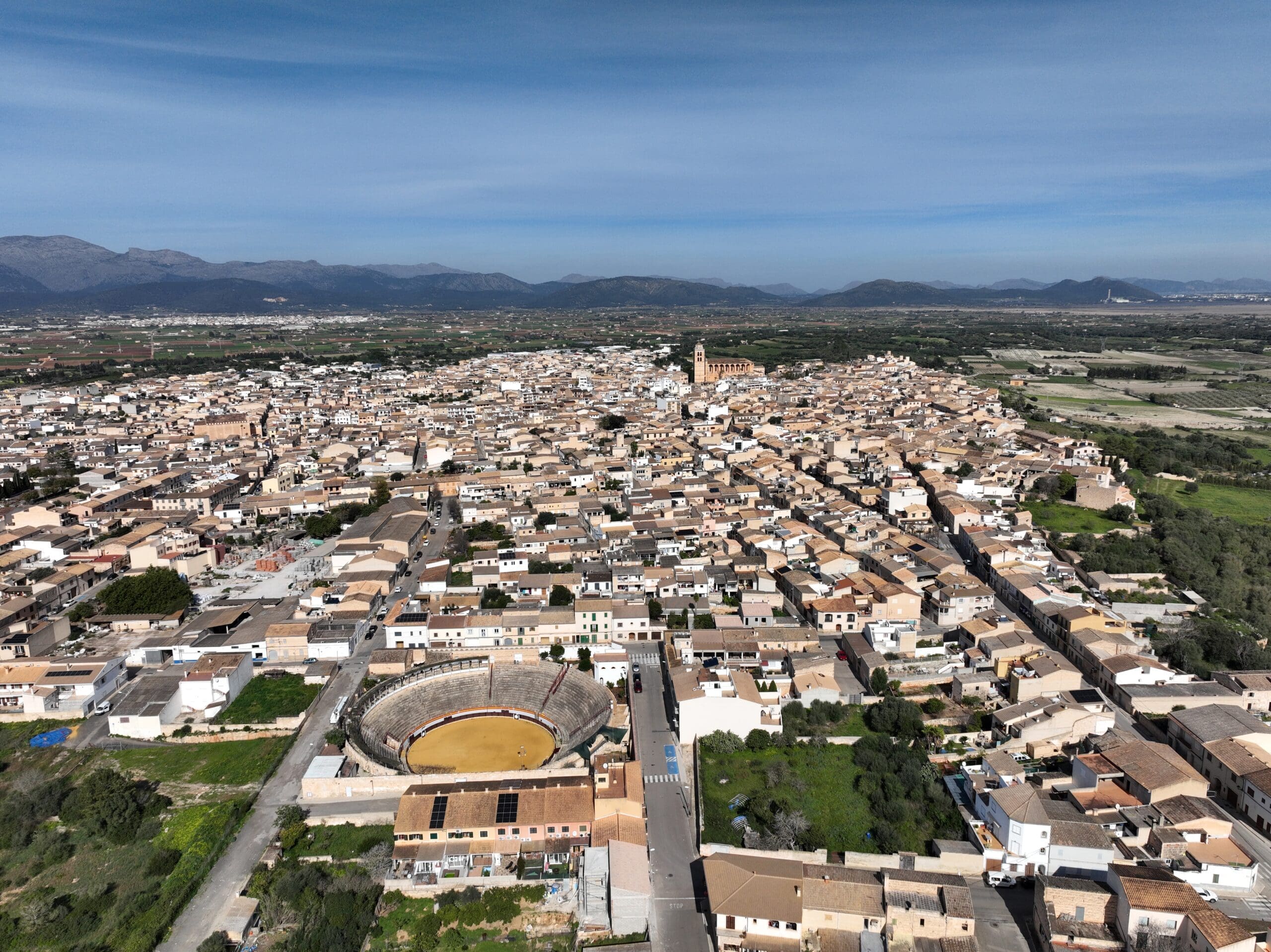 El nucli històric: un viatge al passat senyorial de Mallorca entre molins de vent i carrers empedrats